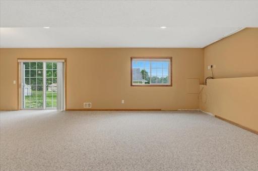 931 Sterling Street S, Maplewood, MN 55119