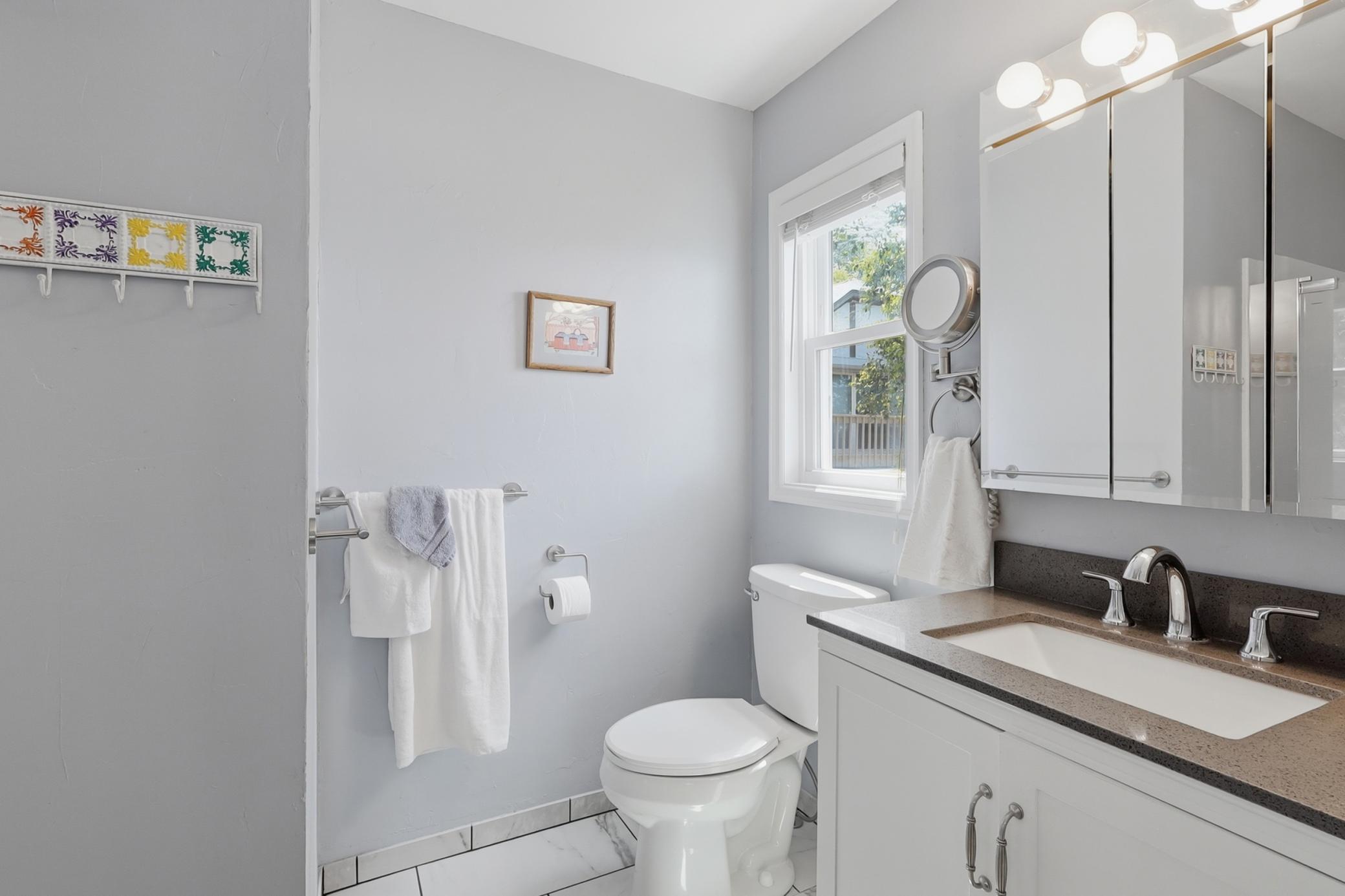 Upstairs common bath