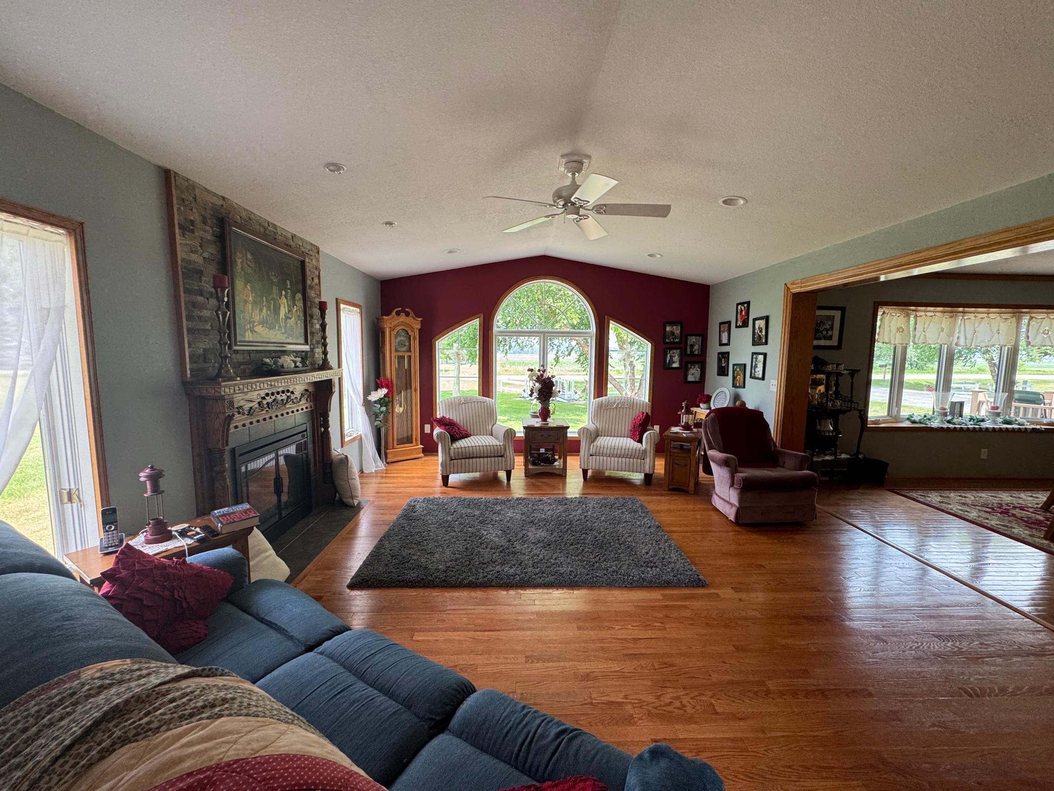 Living Room Elect. F.P.