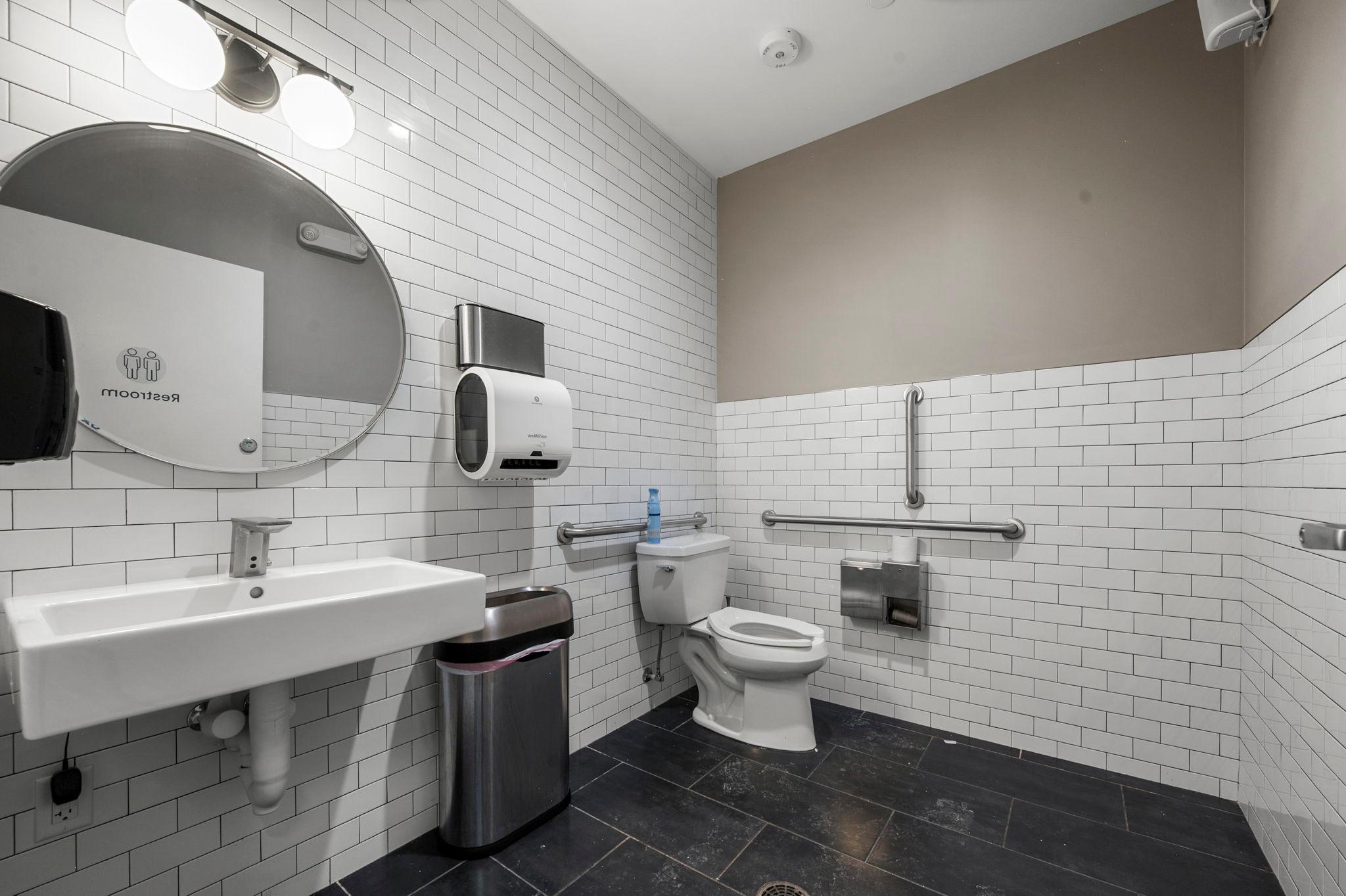 44-web-or-mls-1700 Plymouth Rd suite b-32.jpg