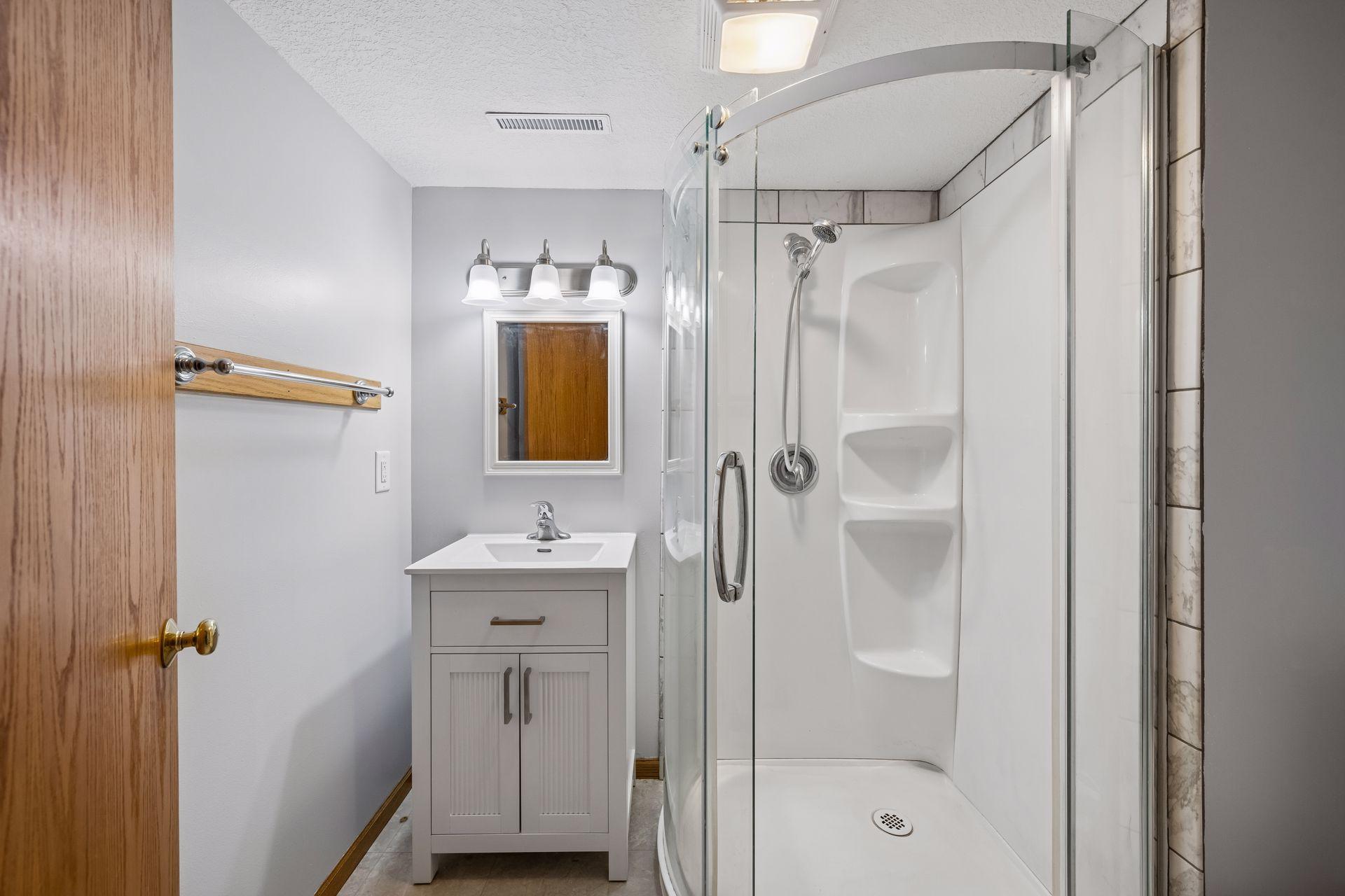 Lower Level 3/4 Bath