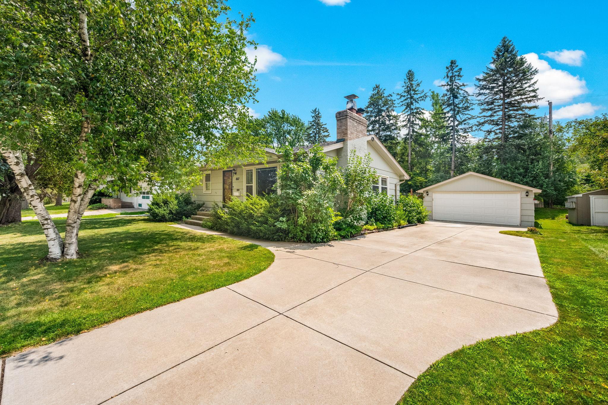 Well cared for home in a great Crystal location