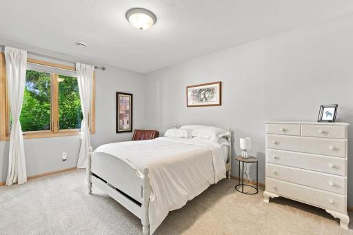 1084 Parkview Lane, Victoria, MN 55386