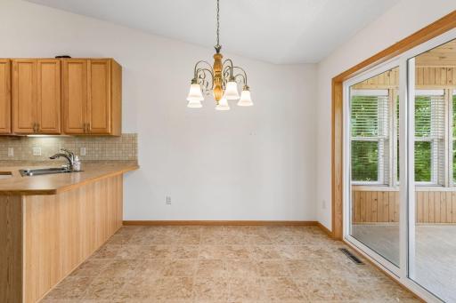 super convenient eat in kitchen space