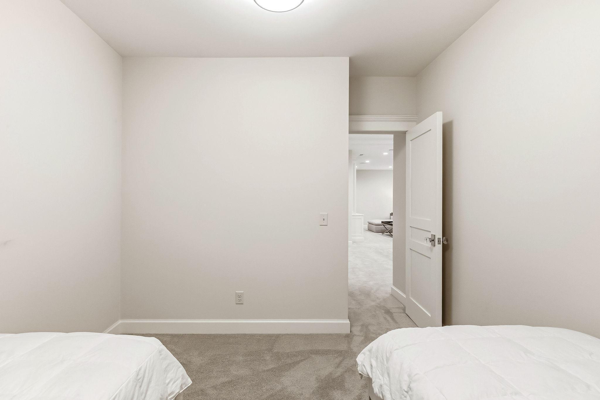 73-web-or-mls-5433-Oaklawn-Ave-73.jpg