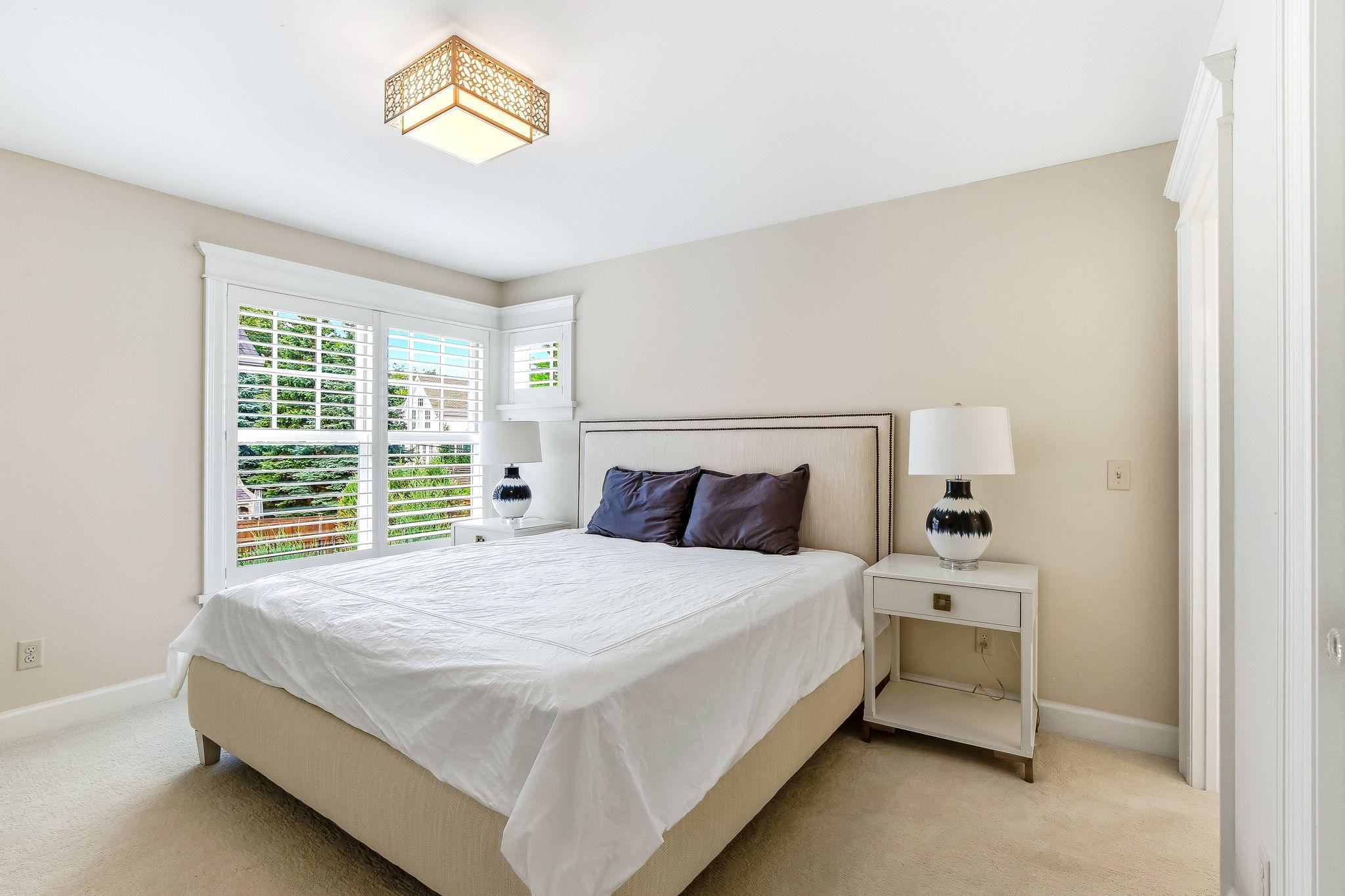 56-web-or-mls-5433-Oaklawn-Ave-56.jpg