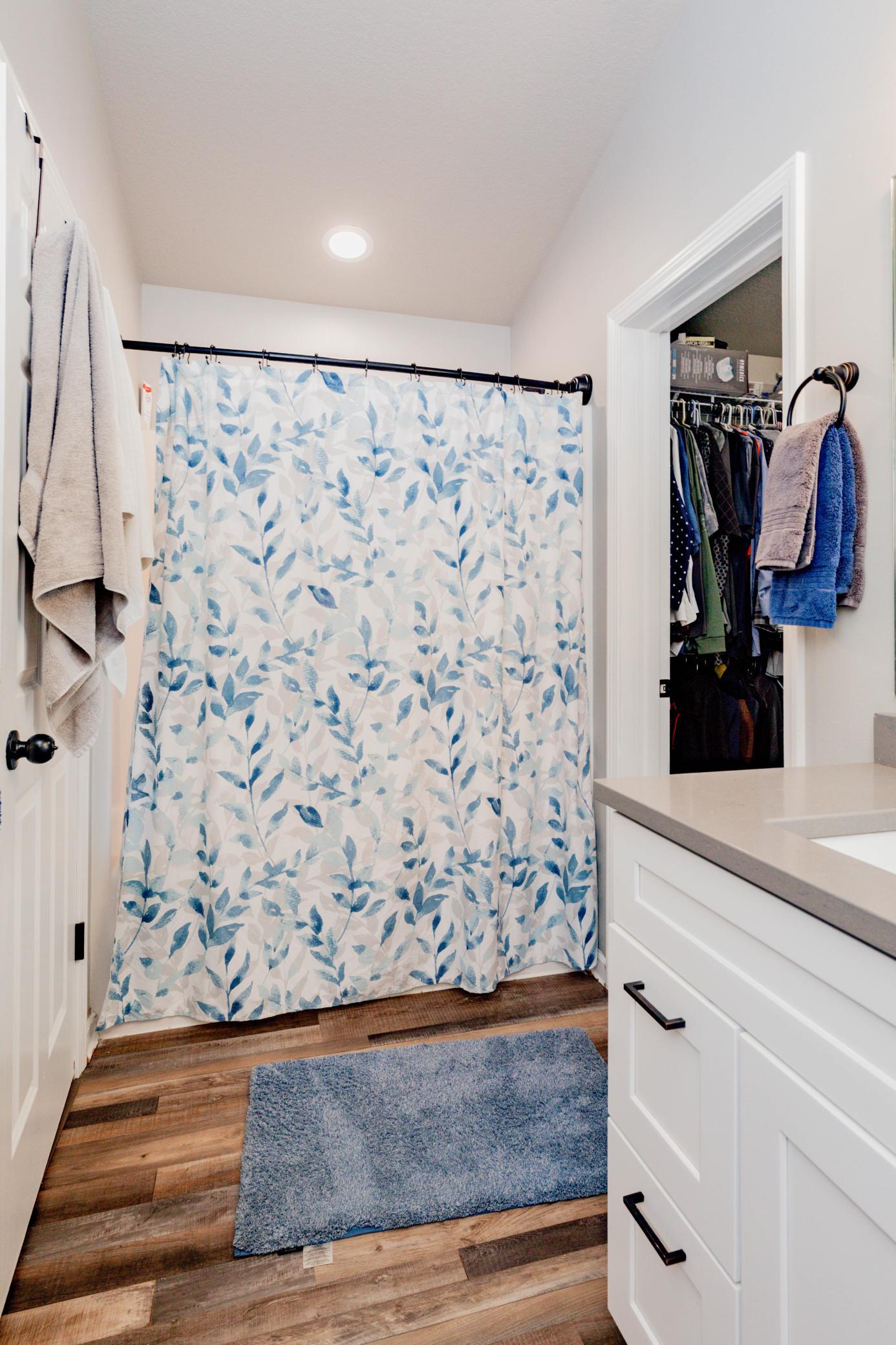 Primary en-suite