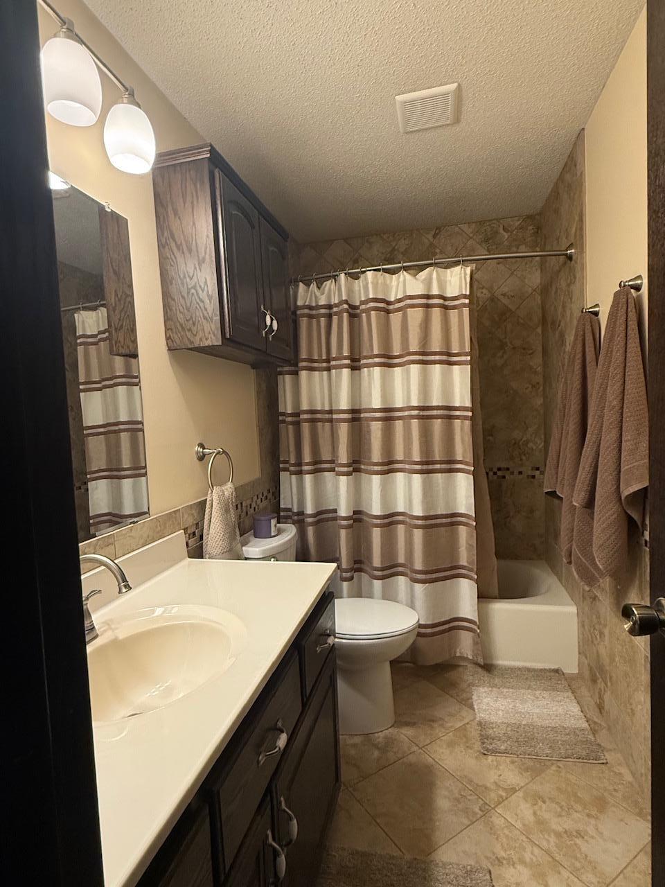 Upper level full bathroom