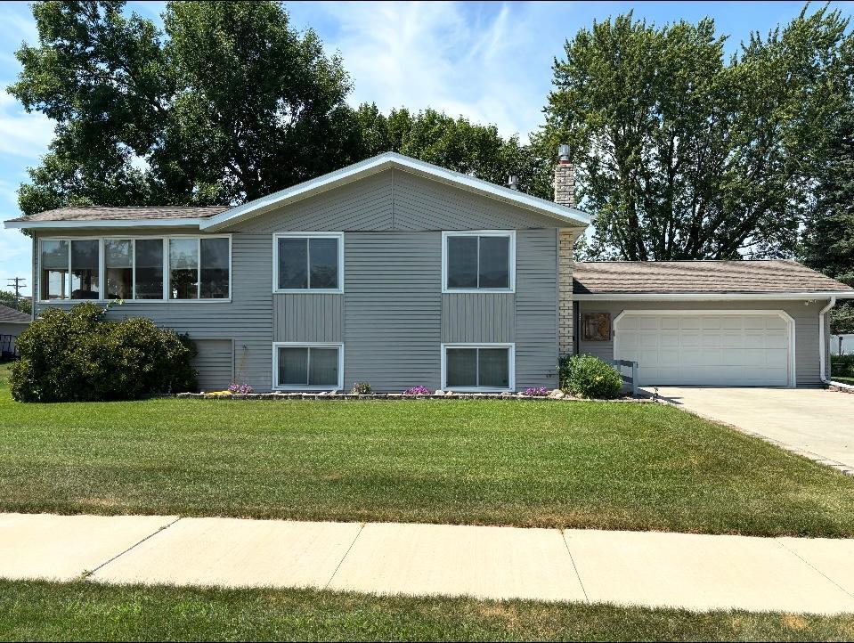 Great curb appeal and meticulously maintained