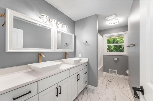 300 Viking Drive, Mankato, MN 56001
