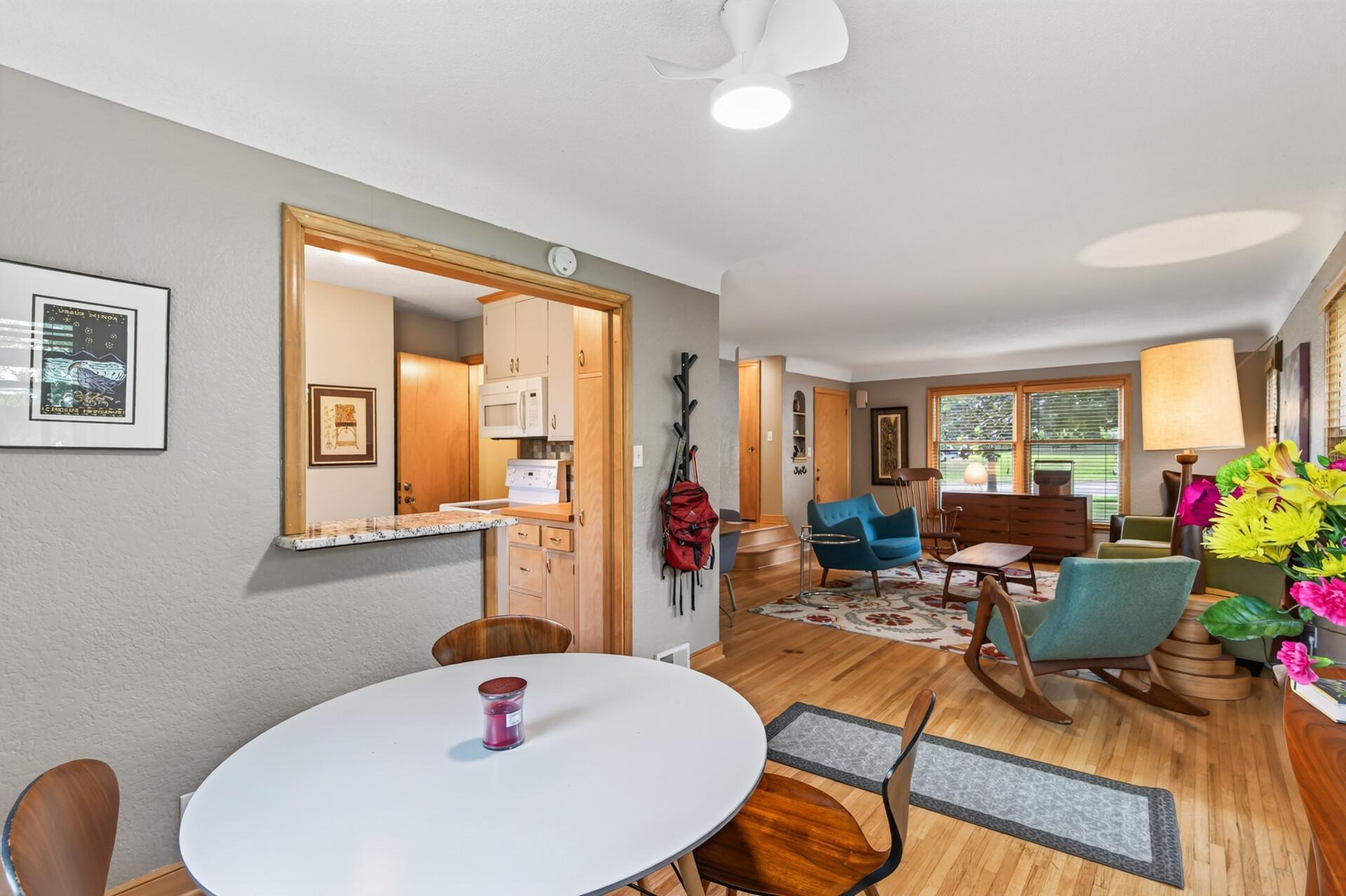 15_444_Lexington_Unit_215_mls.jpg