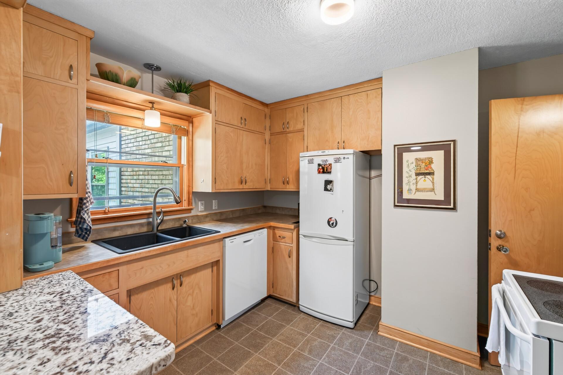 17_444_Lexington_Unit_217_mls.jpg