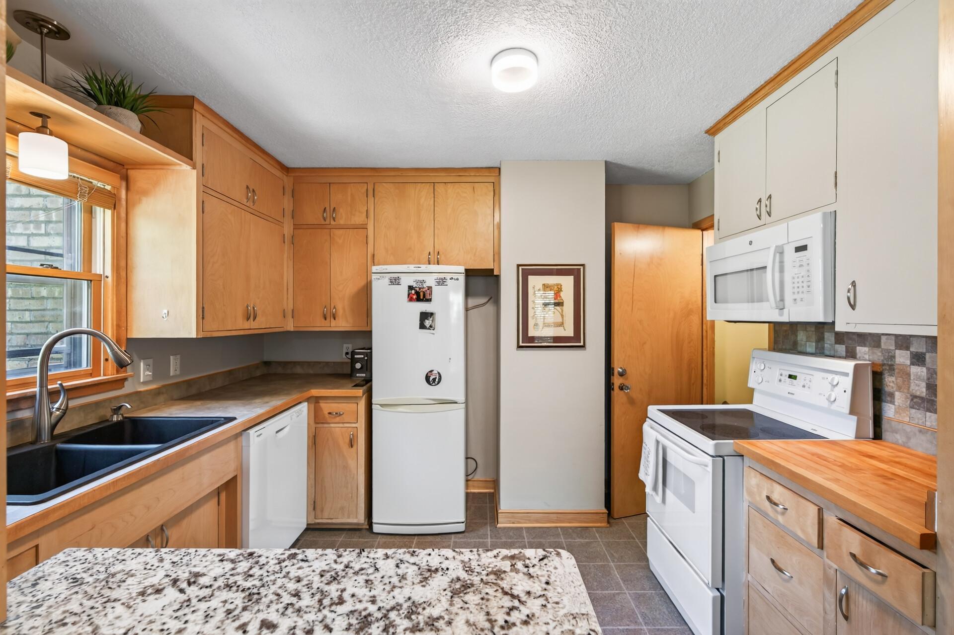 16_444_Lexington_Unit_216_mls.jpg