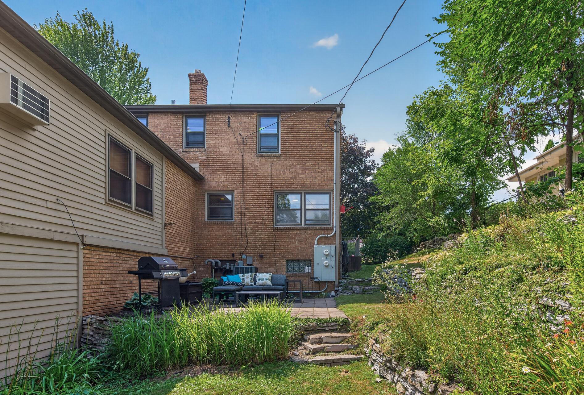 39_444_Lexington_Unit_239_mls.jpg