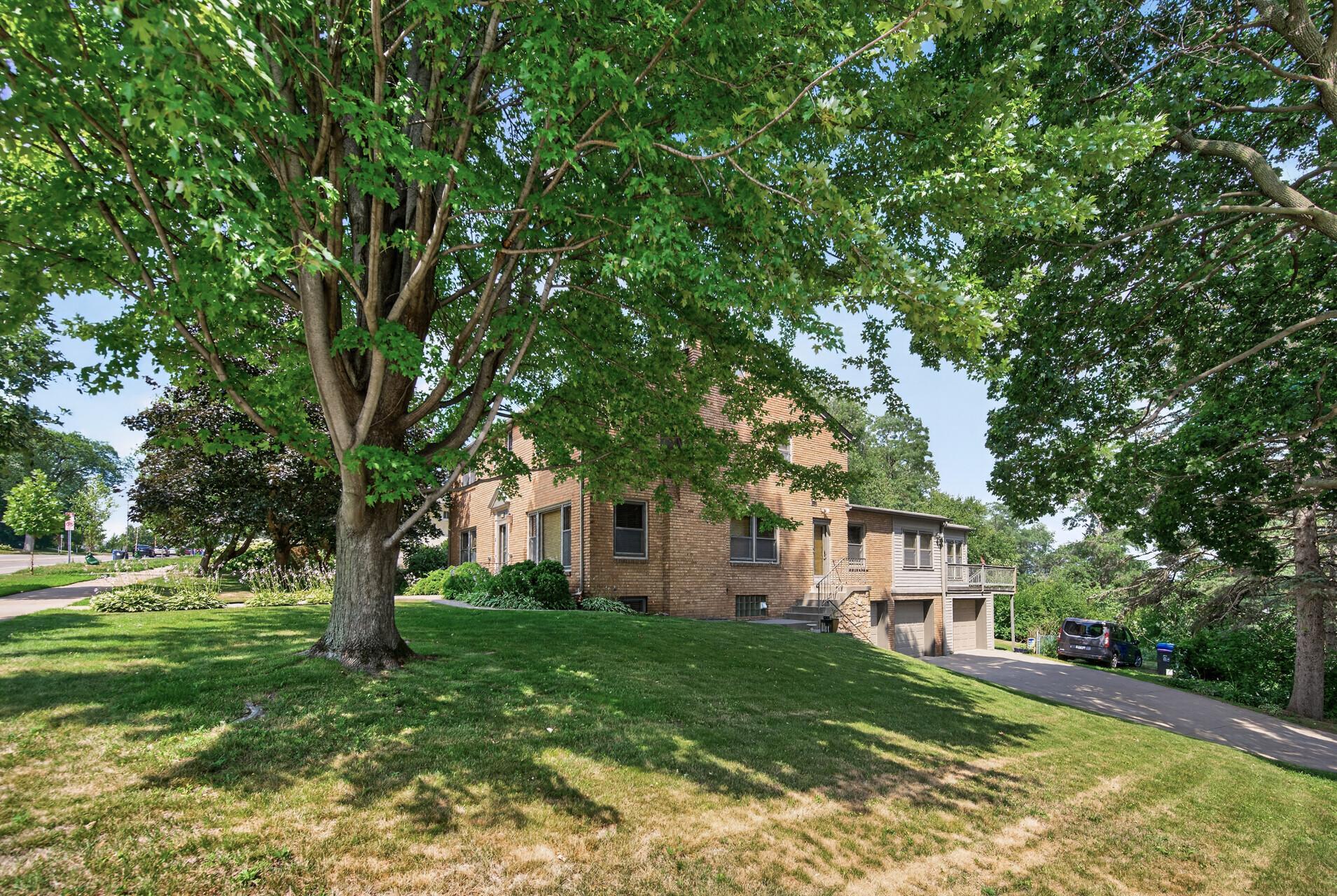 01_444_Lexington_Unit_21_mls.jpg