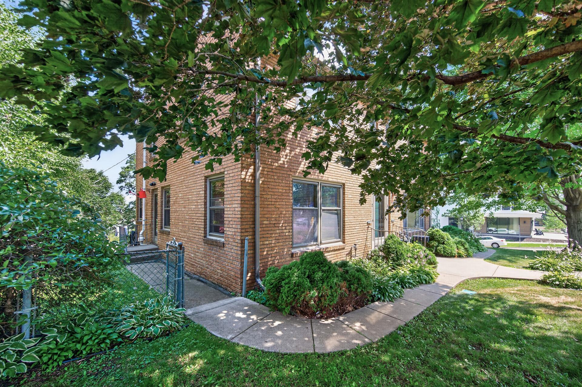32_444_Lexington_Unit_232_mls.jpg