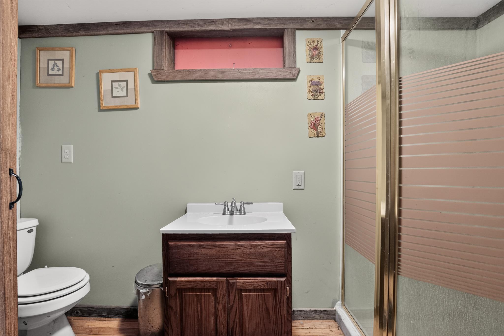 30_10664_Bass_Lake_Dr-Bathroom-4718.jpg