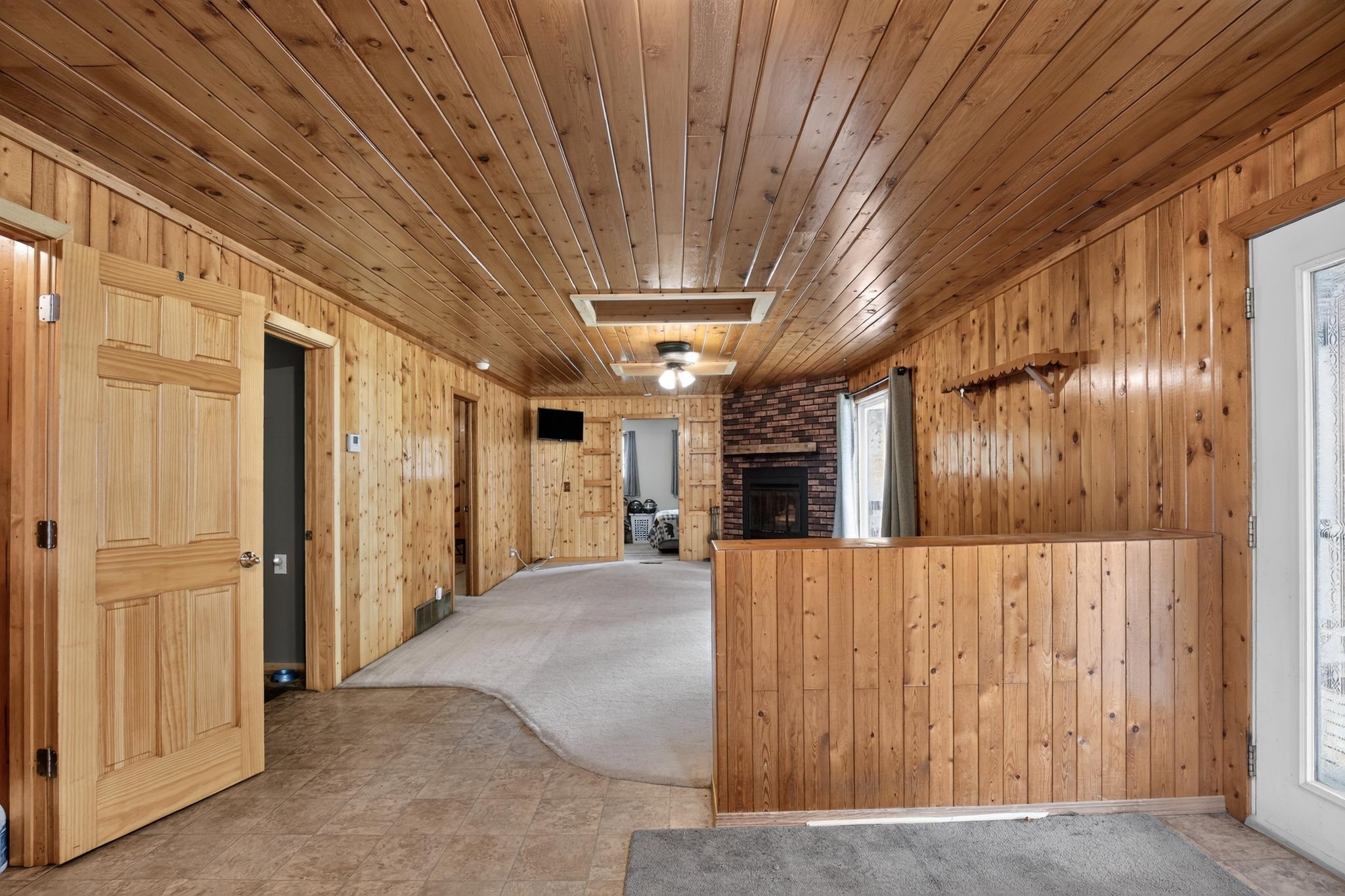 16_10664_Bass_Lake_Dr-Living_room-4679.jpg