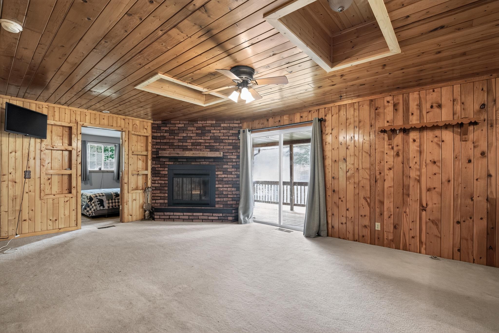 15_10664_Bass_Lake_Dr-Living_room-4691.jpg