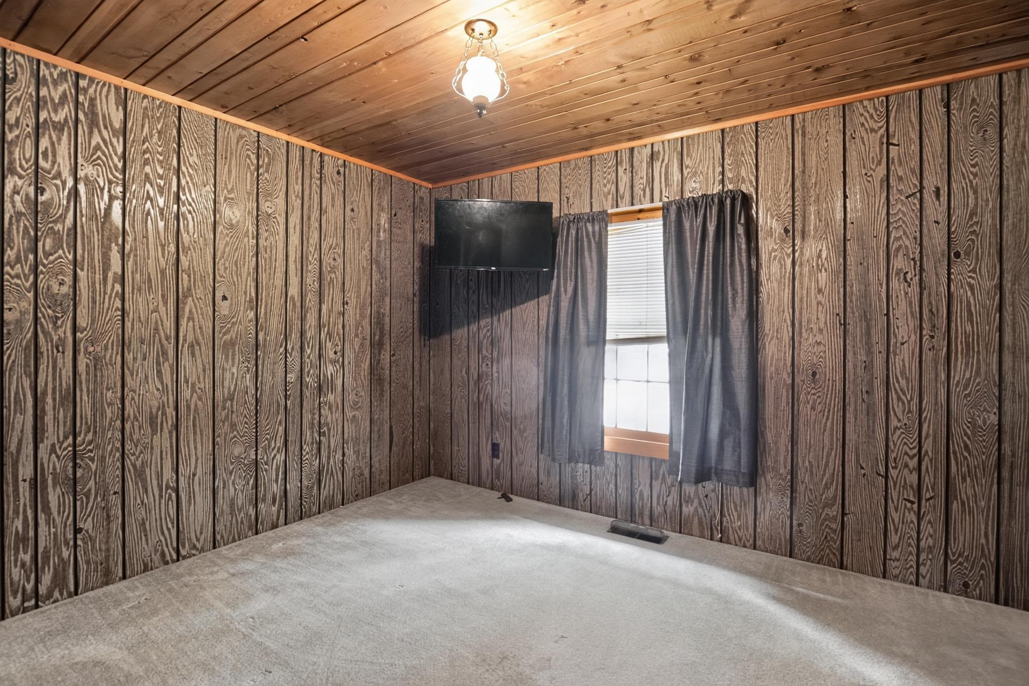 29_10664_Bass_Lake_Dr-Bedroom-4631.jpg