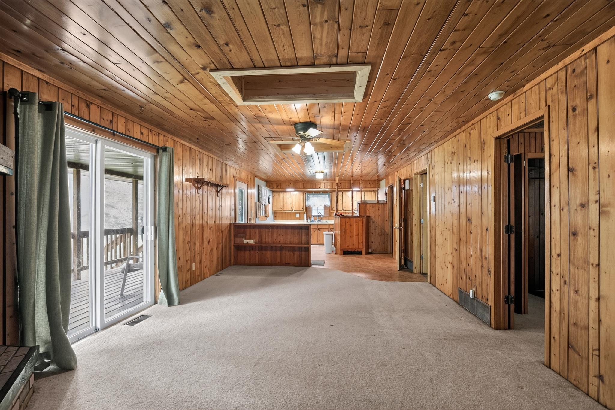 18_10664_Bass_Lake_Dr-Living_room-4685.jpg