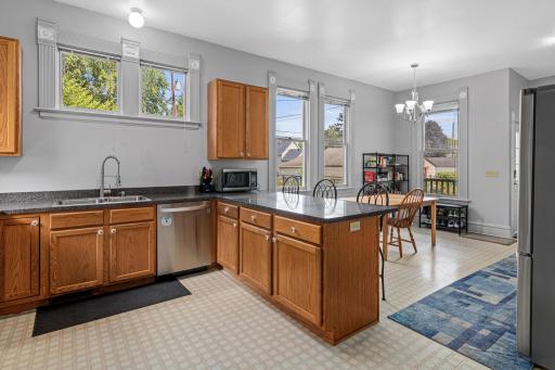 553 Sherburne Avenue, Saint Paul, MN 55103