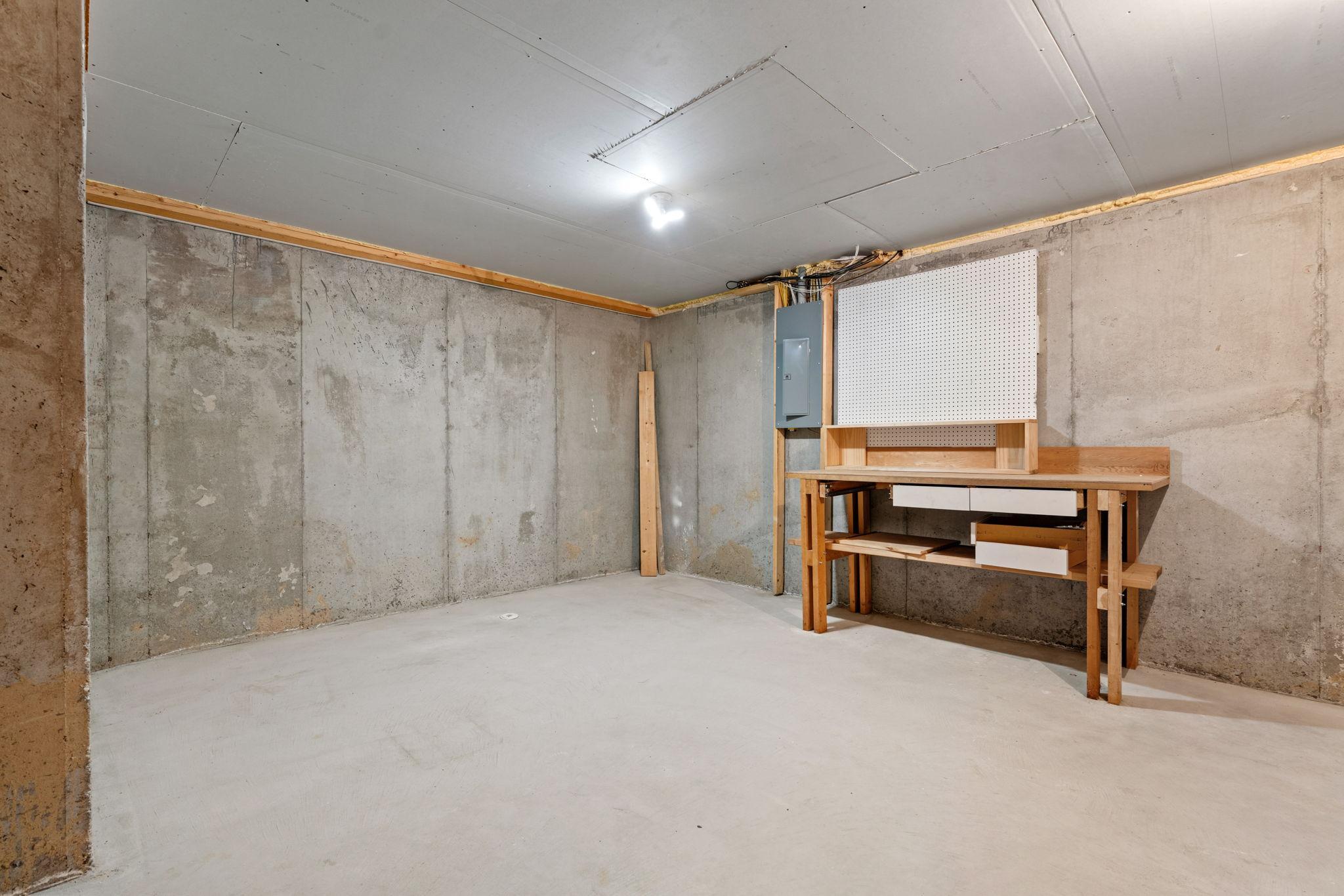 53-web-or-mls-12096 Malisa Ct-59.jpg