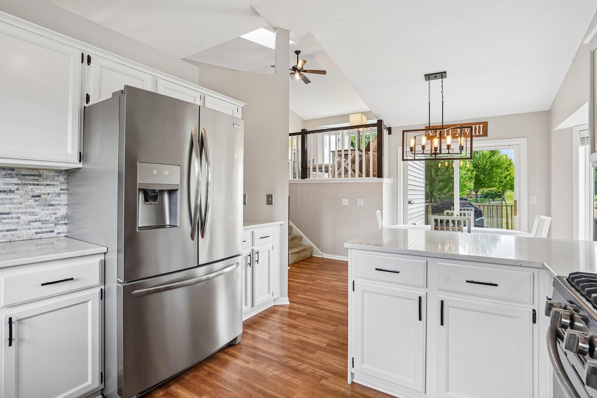 23-web-or-mls-Woodview Ct SE-S2307-023.jpg
