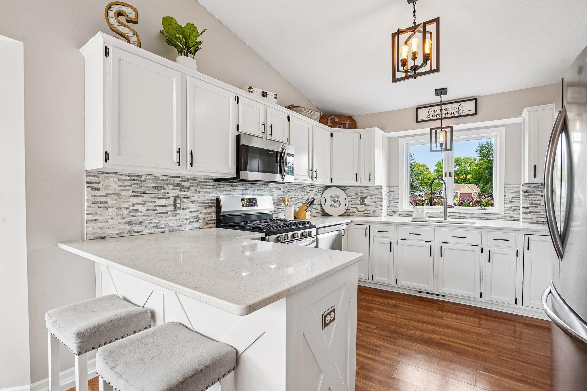 20-web-or-mls-Woodview Ct SE-S2307-020.jpg