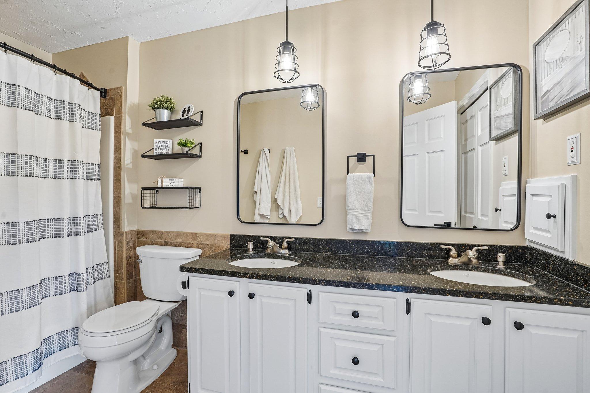39-web-or-mls-Woodview Ct SE-S2307-039.jpg