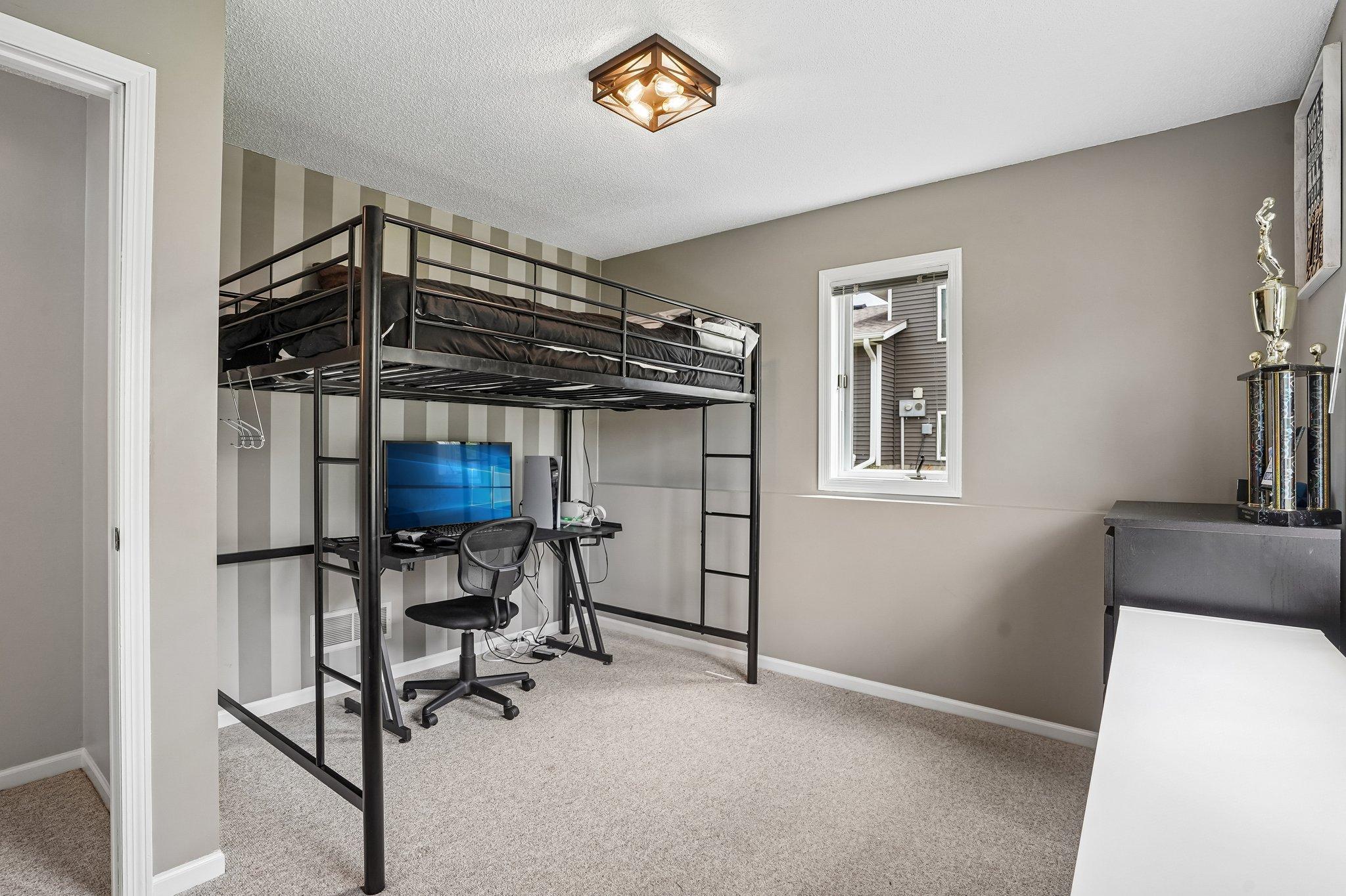 26-web-or-mls-Woodview Ct SE-S2307-026.jpg