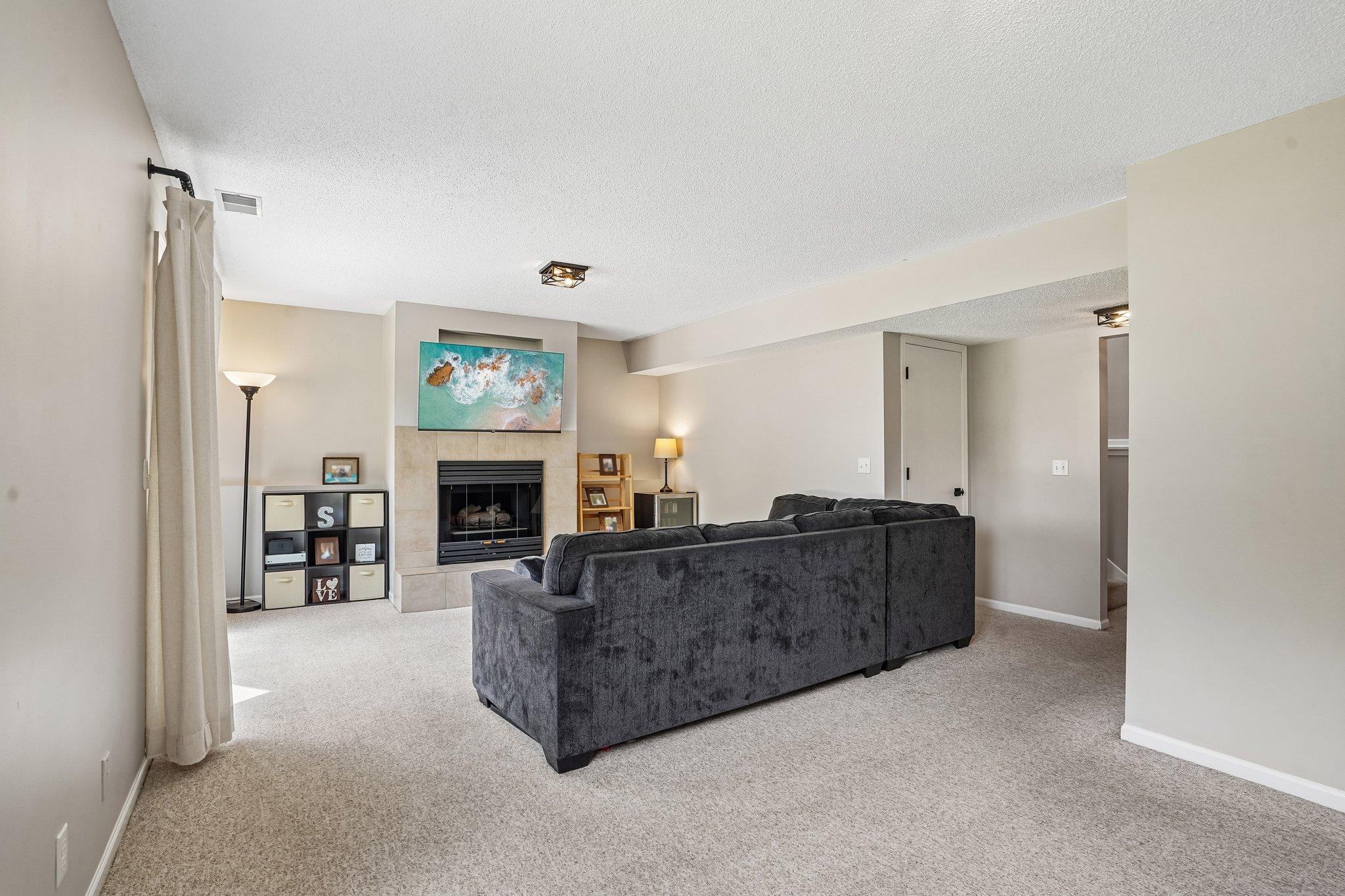 13-web-or-mls-Woodview Ct SE-S2307-013.jpg