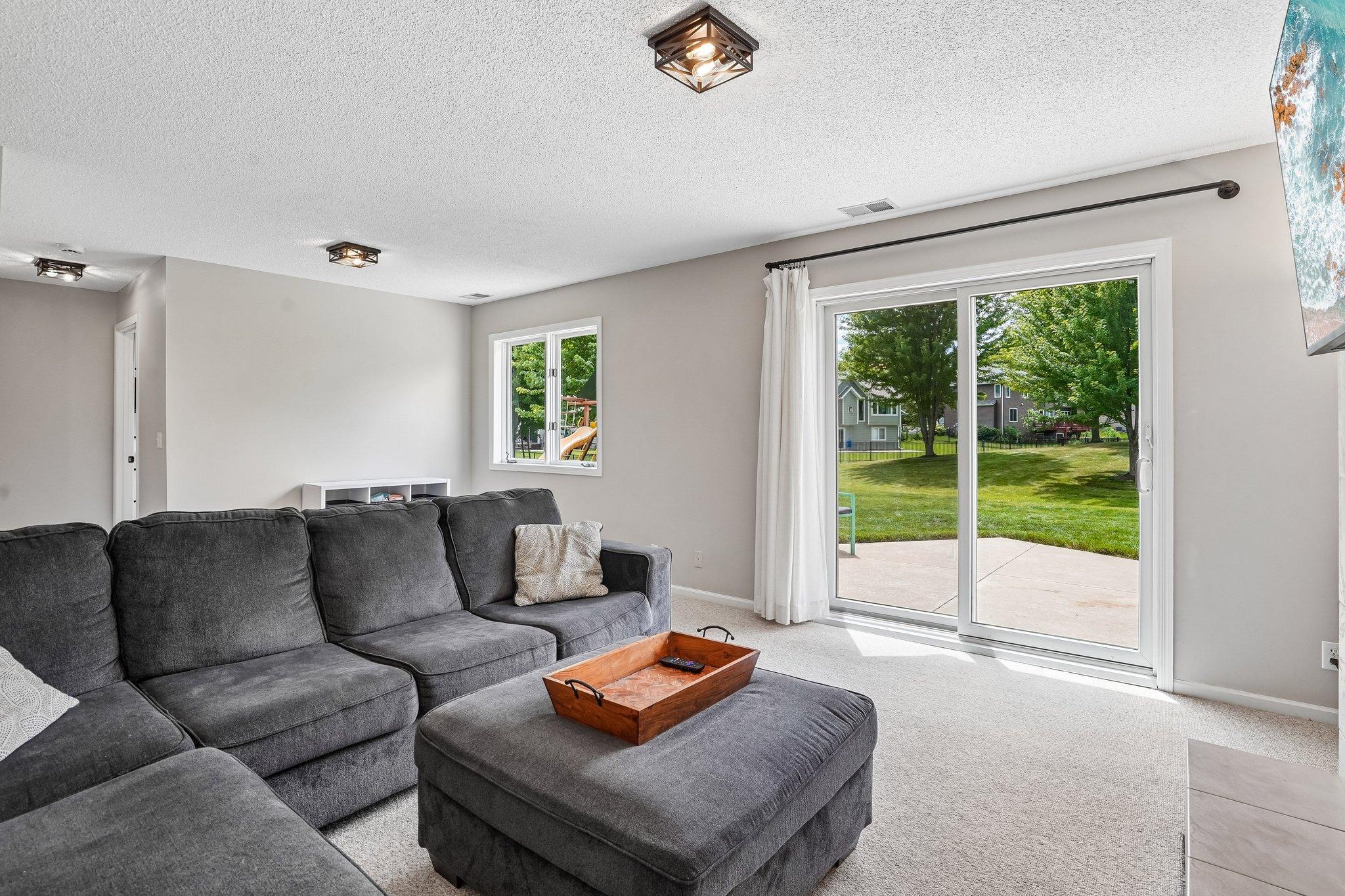 12-web-or-mls-Woodview Ct SE-S2307-012.jpg