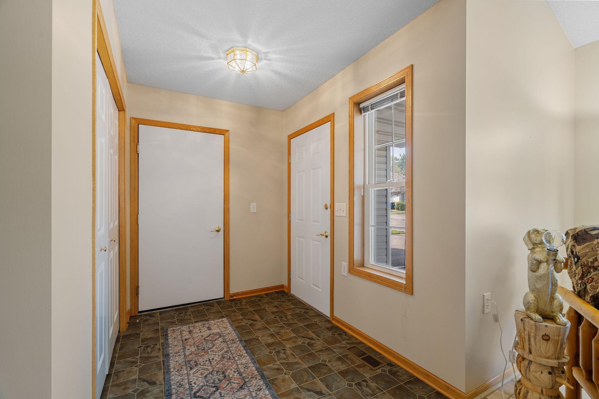 6-web-or-mls-6866 Blackhawk Trail 12-6.jpg