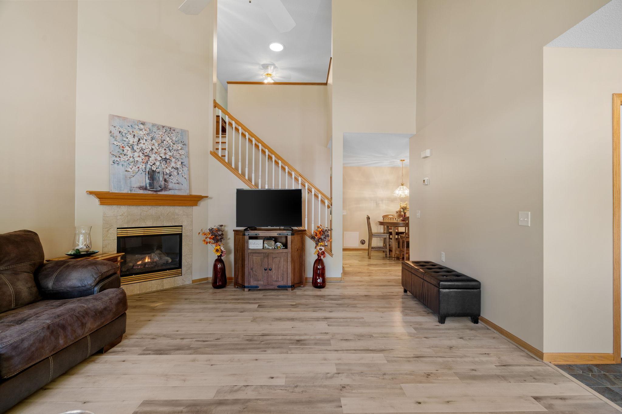 8-web-or-mls-6866 Blackhawk Trail 12-8.jpg