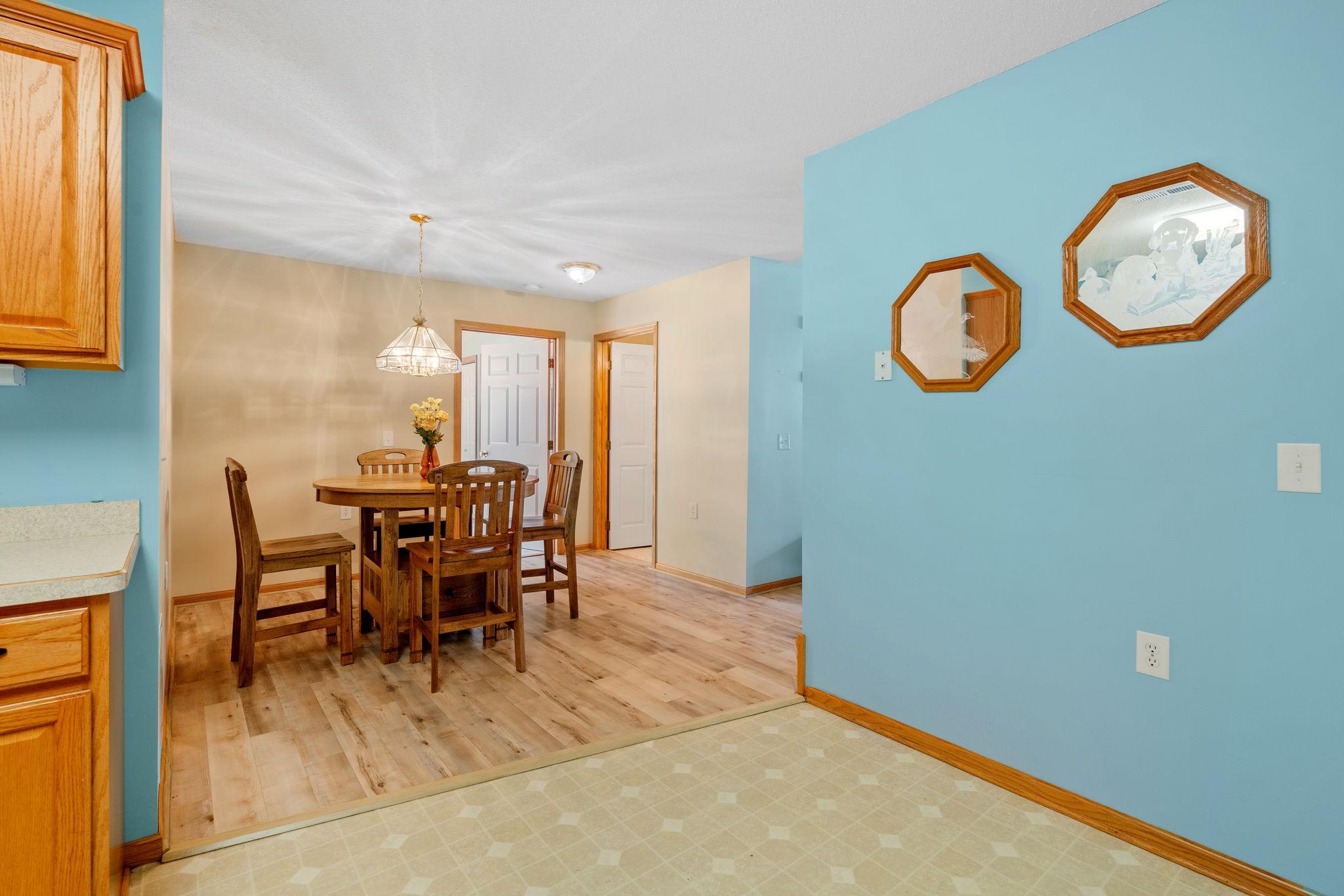 17-web-or-mls-6866 Blackhawk Trail 12-17.jpg