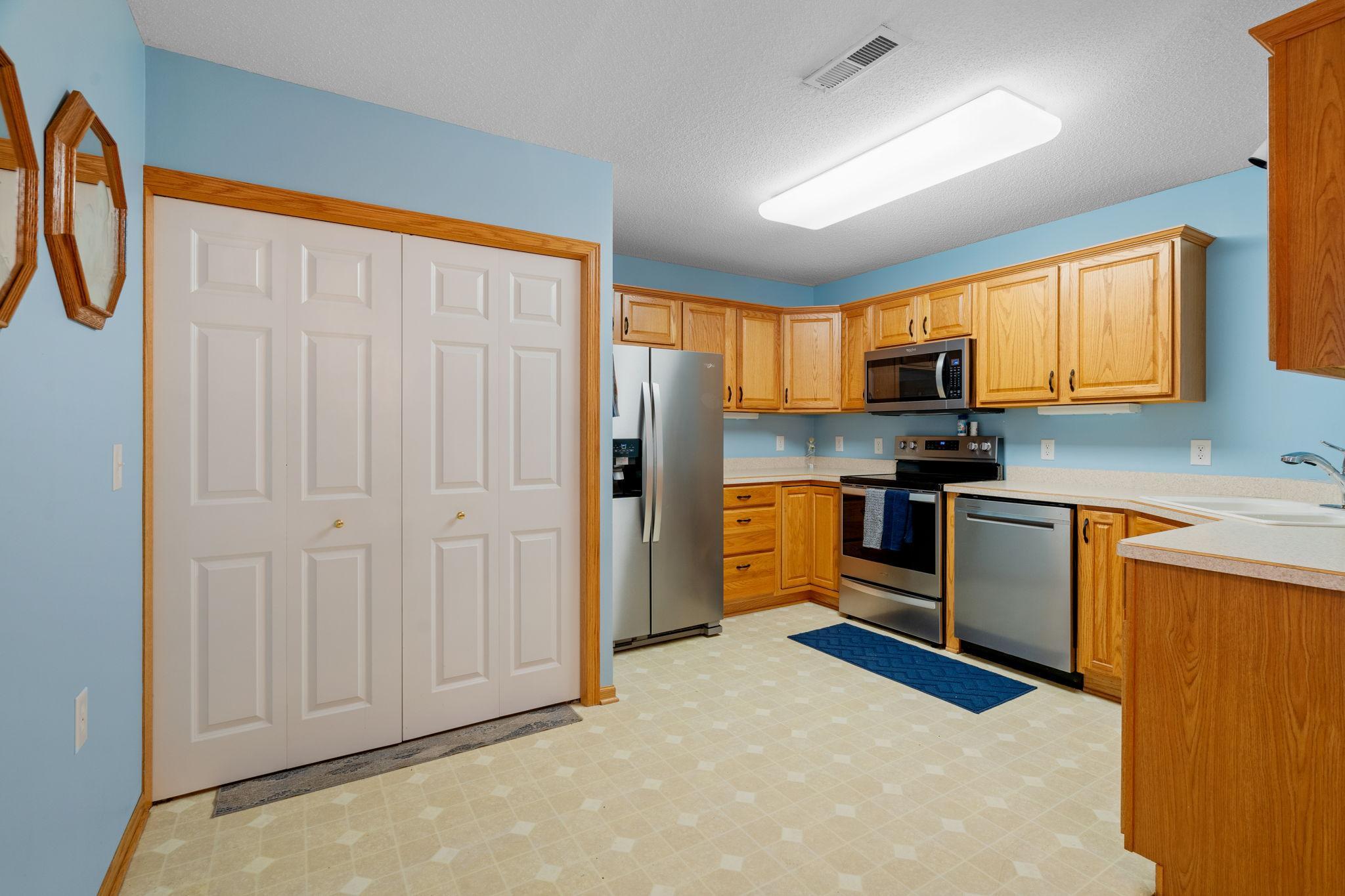 13-web-or-mls-6866 Blackhawk Trail 12-13.jpg