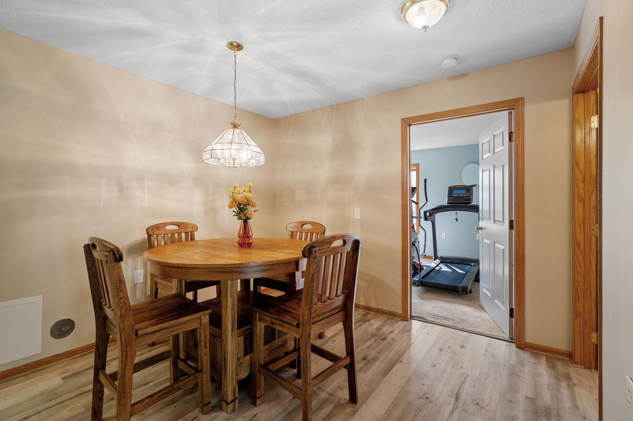 11-web-or-mls-6866 Blackhawk Trail 12-11.jpg