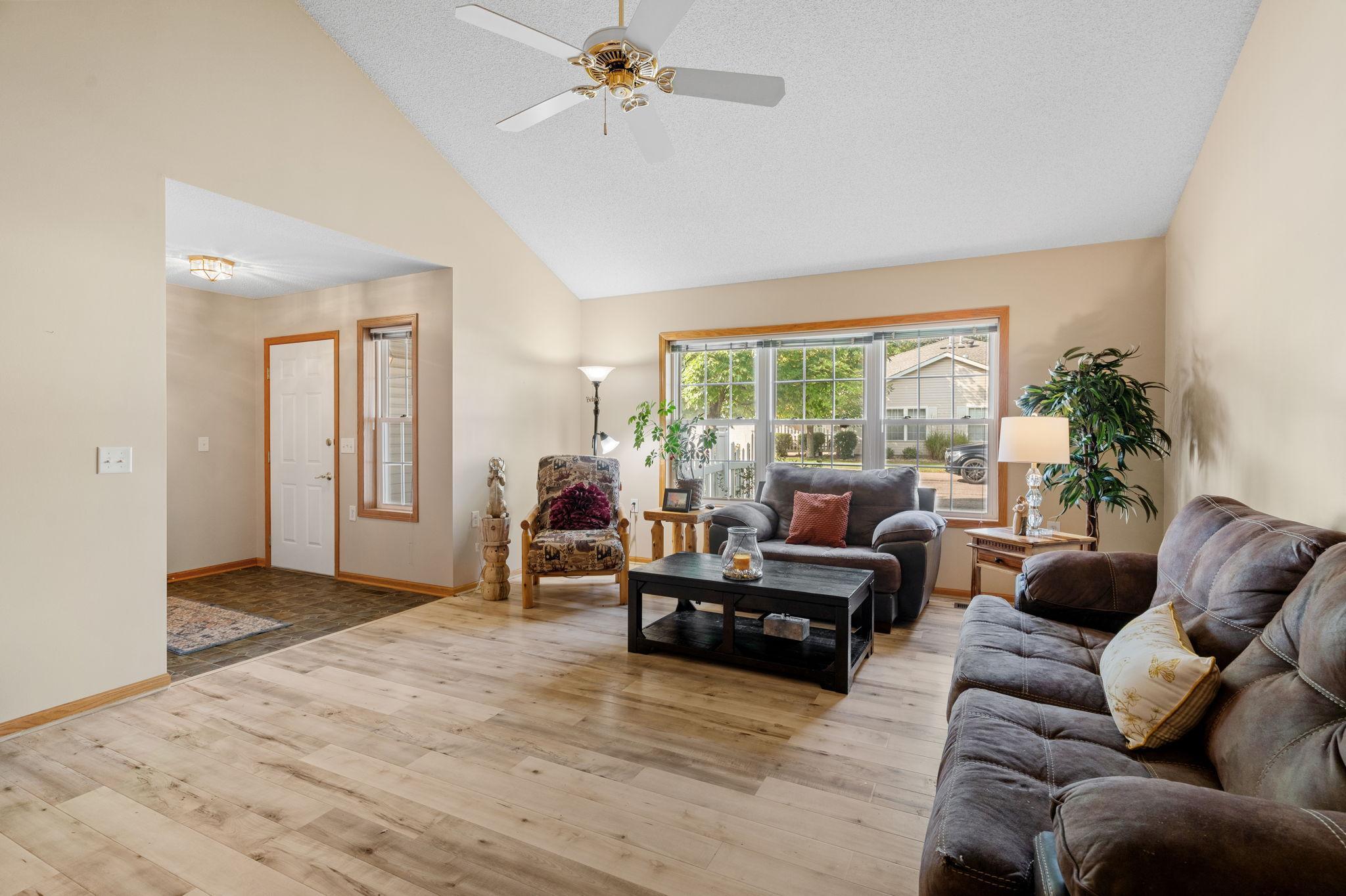 10-web-or-mls-6866 Blackhawk Trail 12-10.jpg