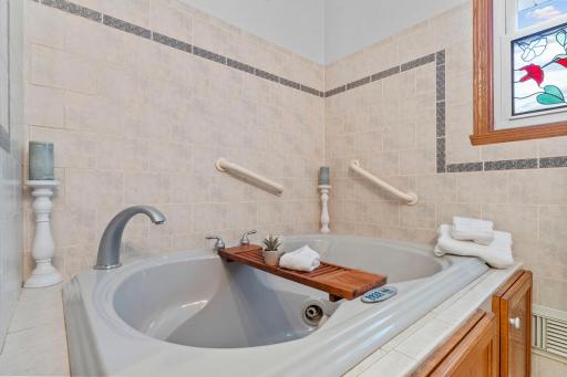 2121 Radatz Ave Upper Level Bathroom Jet Tub.