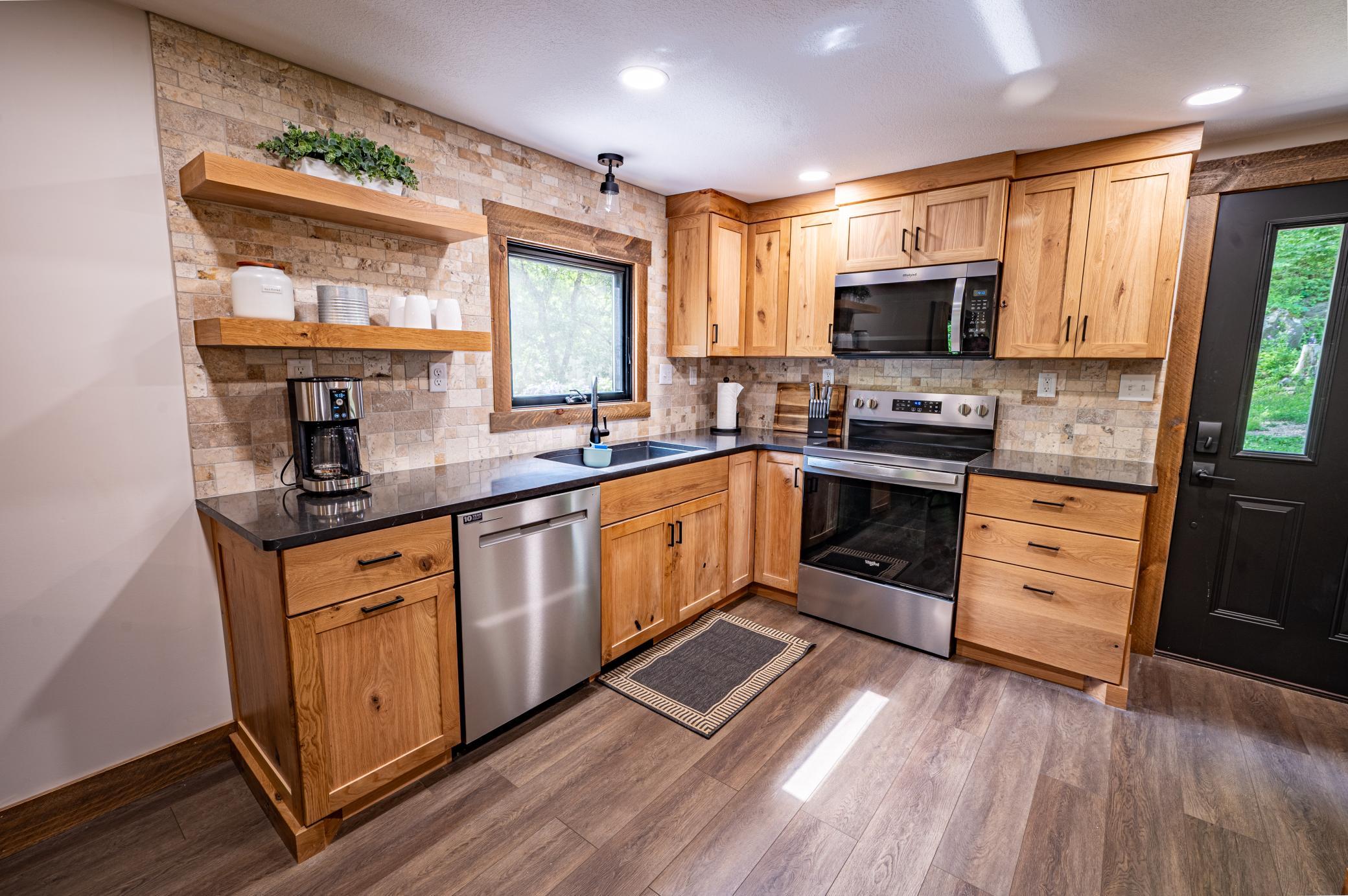 Kitchen w/new cabinets & Quartz Countertops