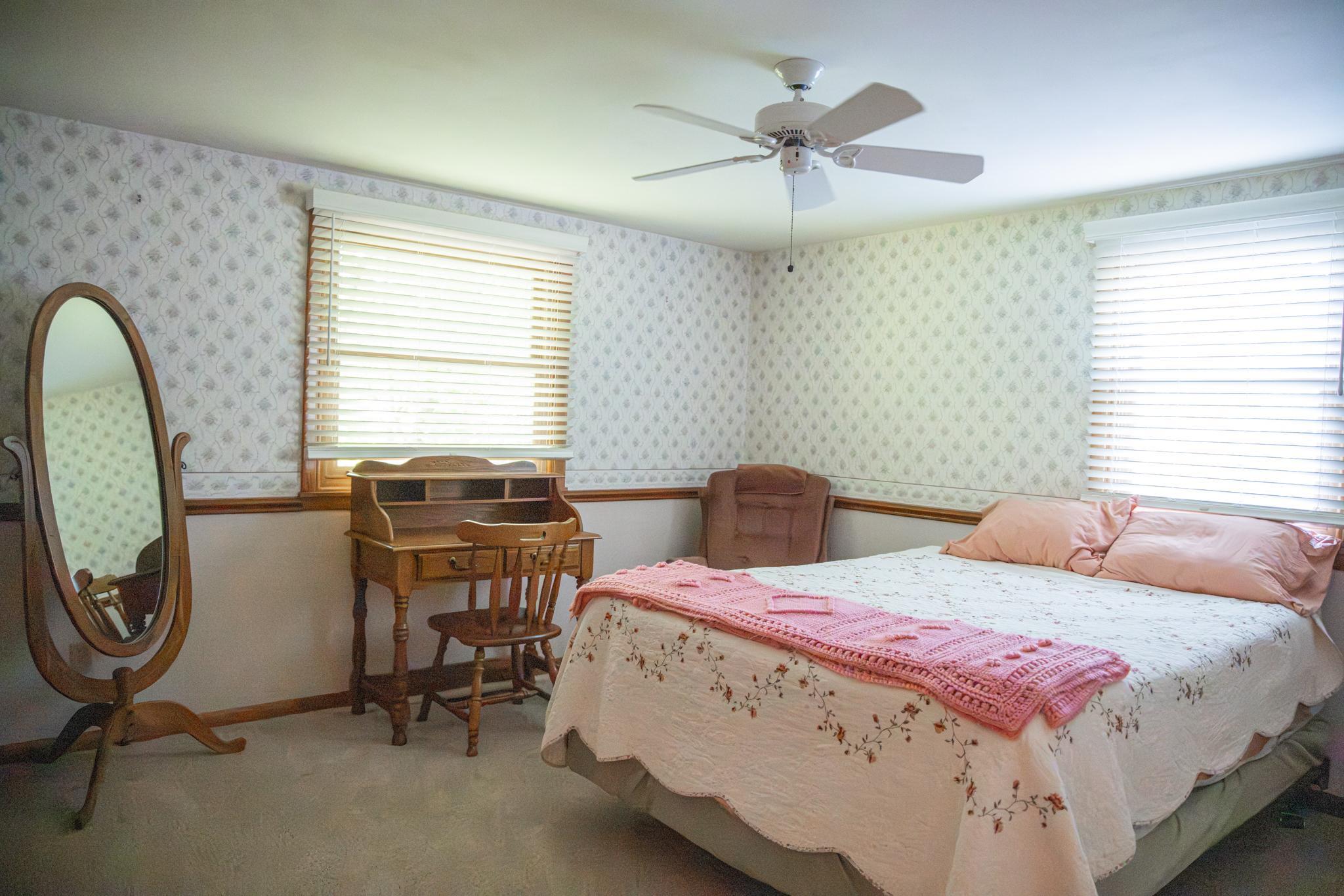 UPPER BEDROOM