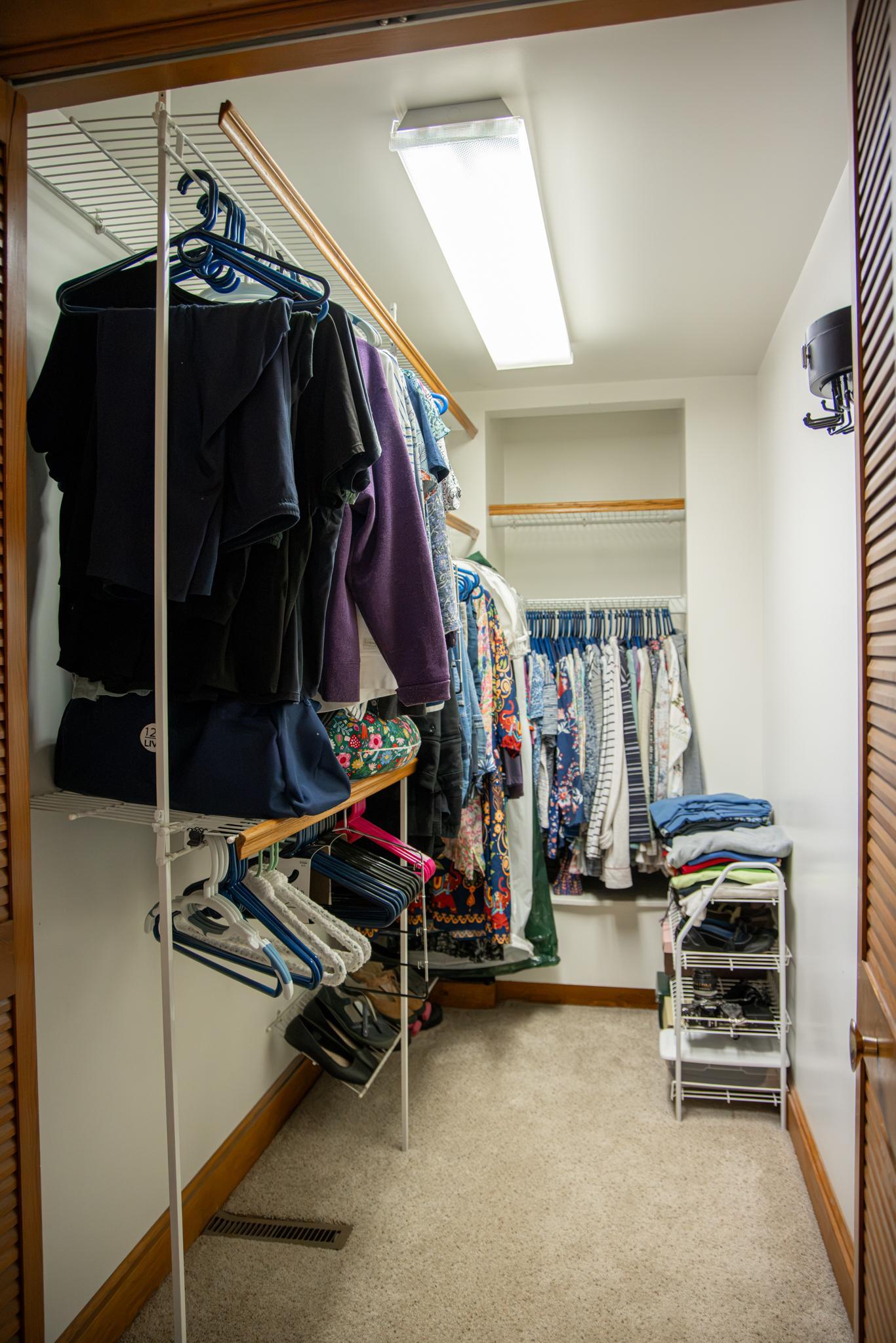 WALK-IN CLOSET