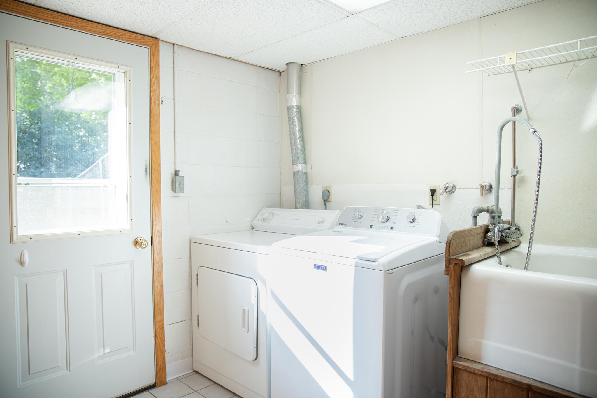 Laundry/walkout