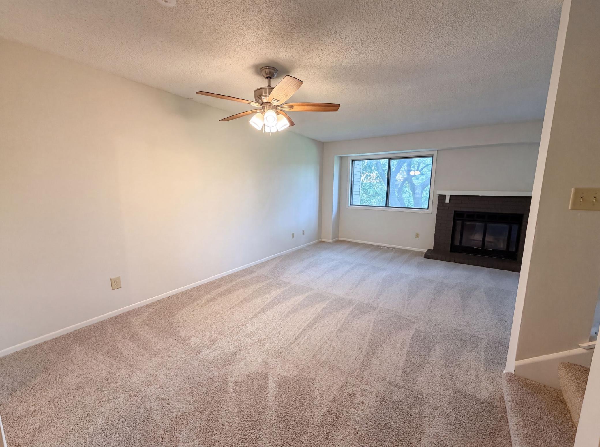 listing_2.jpg
