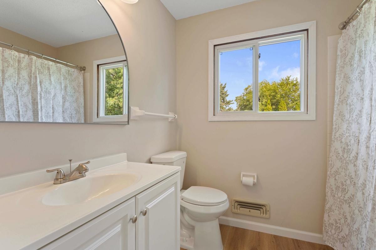 Upper Level Full Bathroom