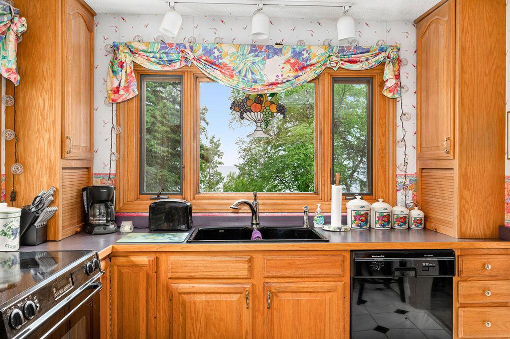 1690Hwy61interior.jpg
