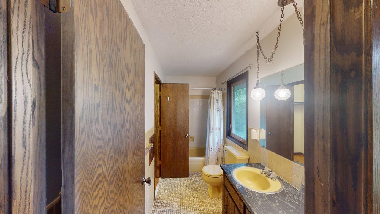 Walkthrough bathroom on upper level
