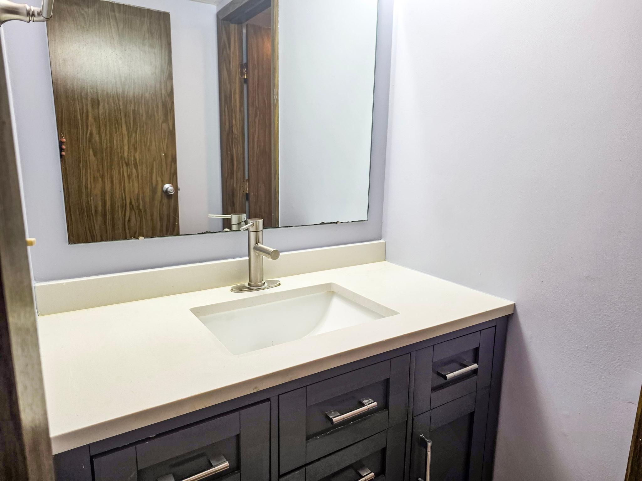 24-Upper level bath.jpg