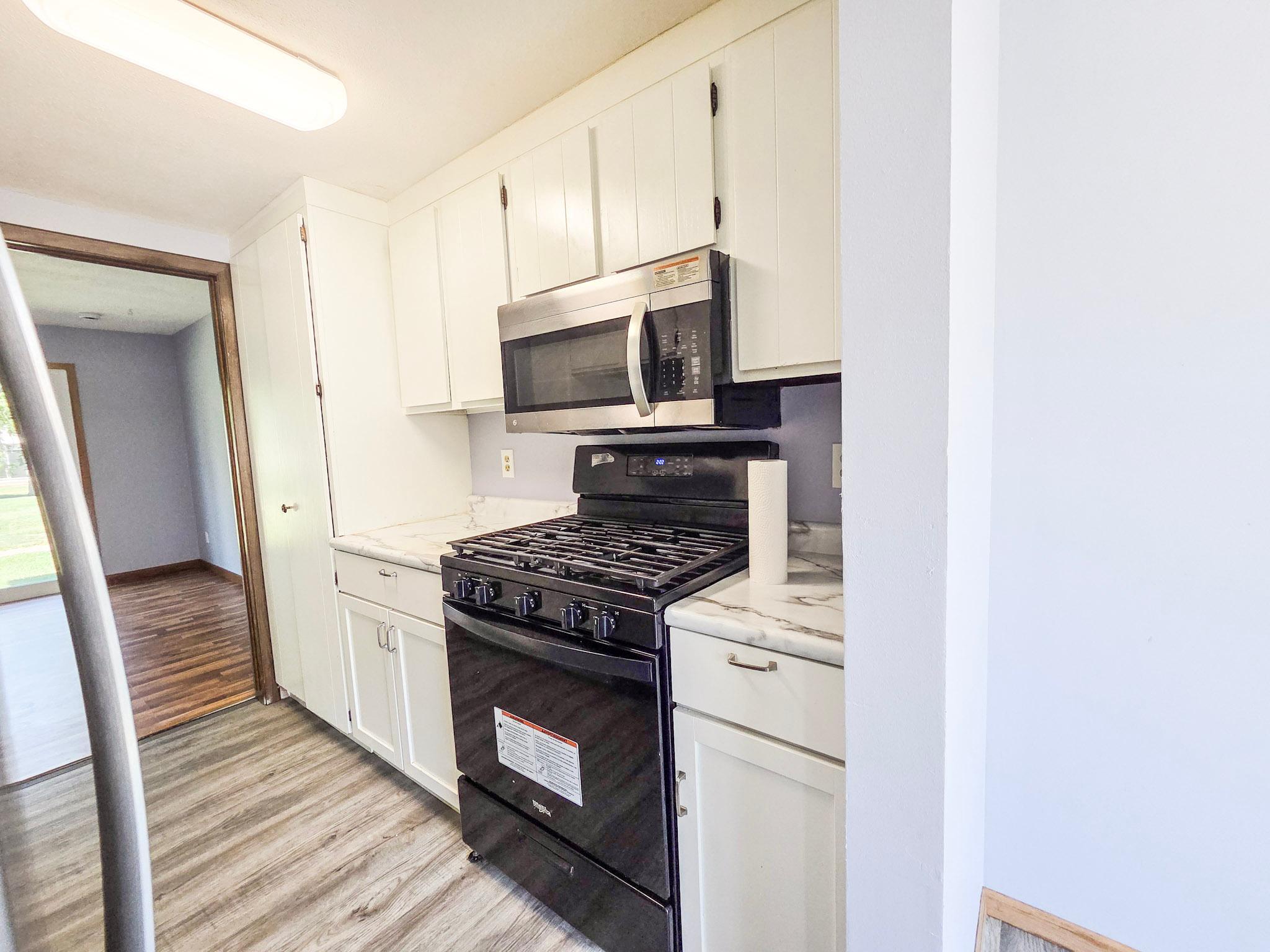 14-Kitchen 1.jpg